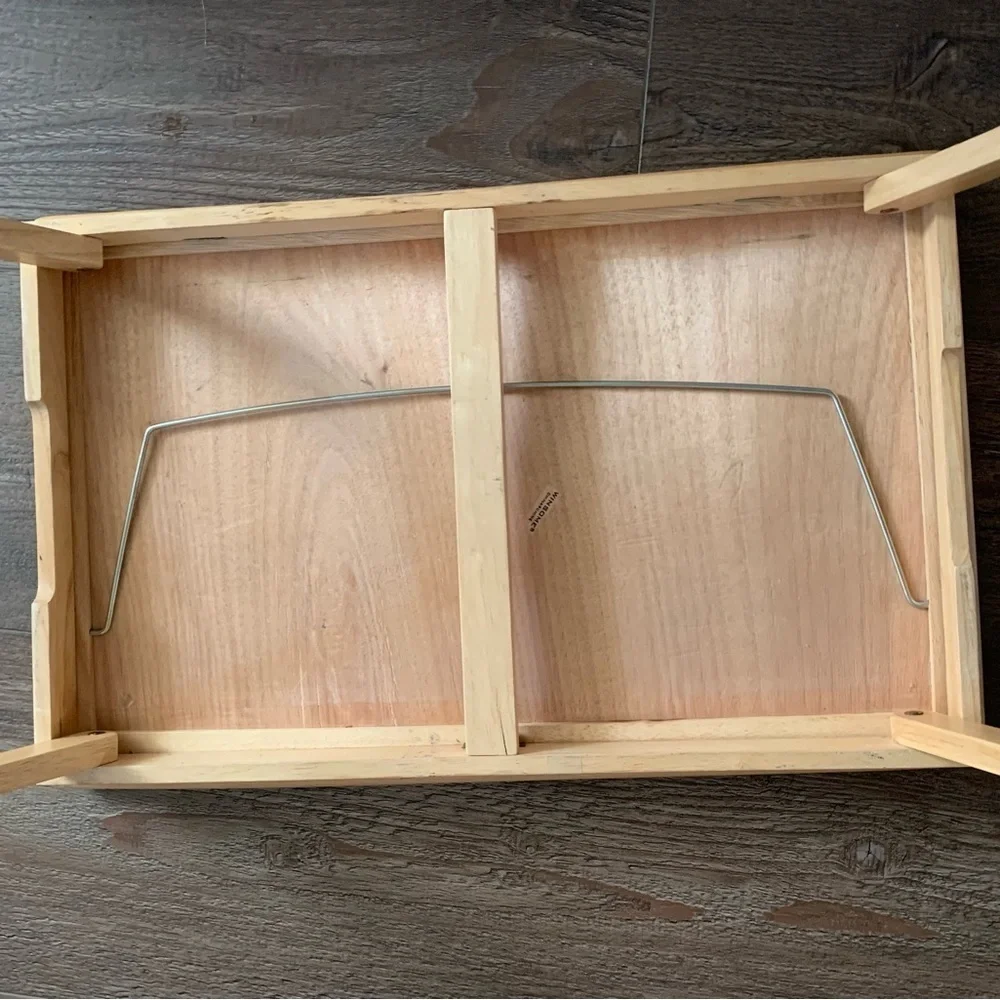 Foldable serving tray